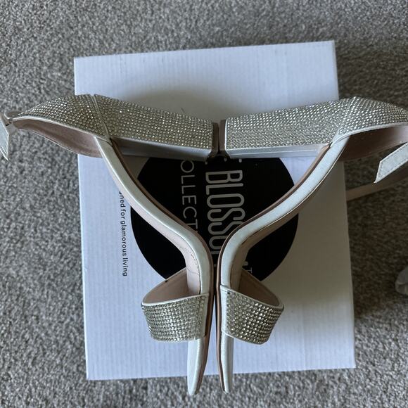 De Blossom Britt White/Silver Heels Size 6 in Box from Davids Bridal - Worn Once - Picture 10 of 16
